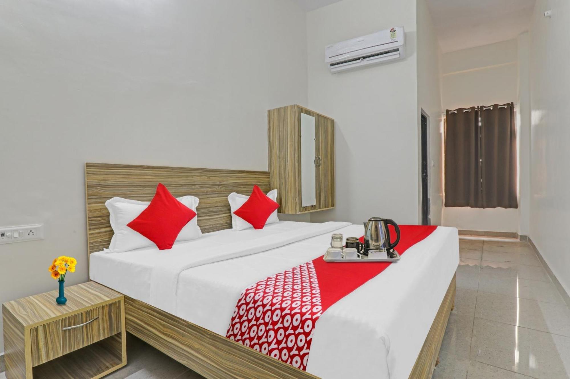Flagship Jn Rooms And Banquet Gonda Экстерьер фото
