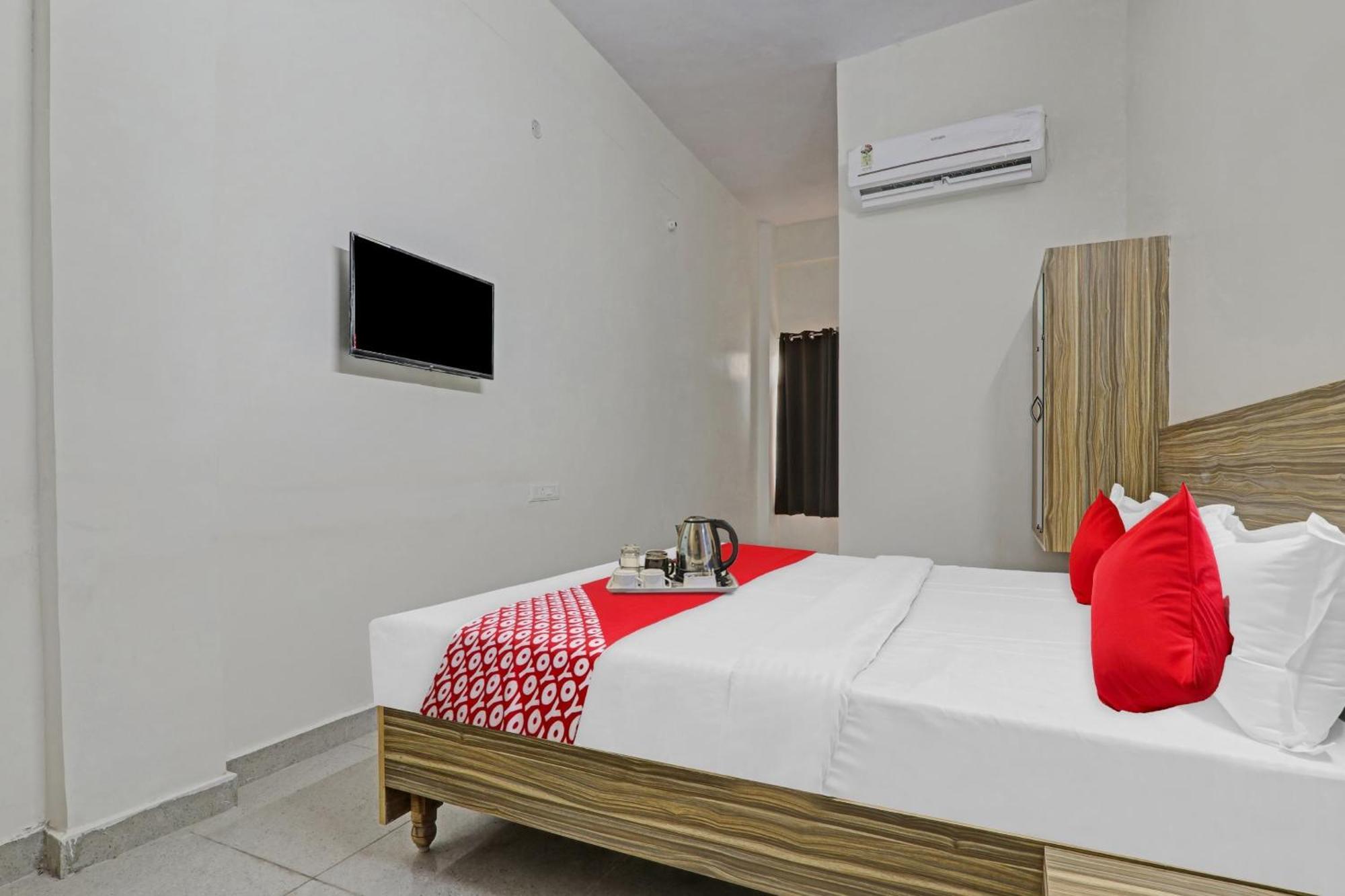 Flagship Jn Rooms And Banquet Gonda Экстерьер фото